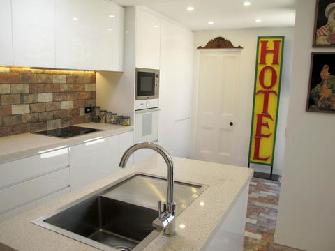 Apple Tree Cottage - Accommodation Gladstone 5