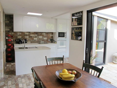 Apple Tree Cottage - Accommodation Gladstone 4