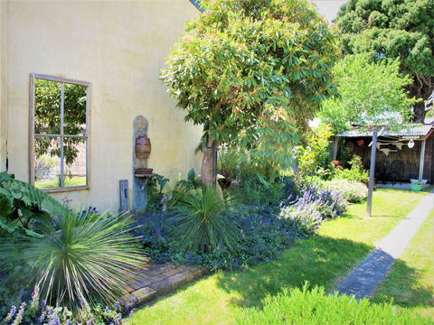 Apple Tree Cottage - Accommodation Gladstone 23