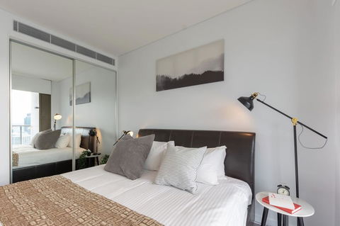 High Rise Apt In Heart Of Sydney Wt Harbour View - Accommodation Gladstone 17