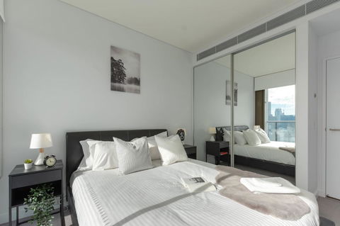 High Rise Apt In Heart Of Sydney Wt Harbour View - Accommodation Gladstone 7