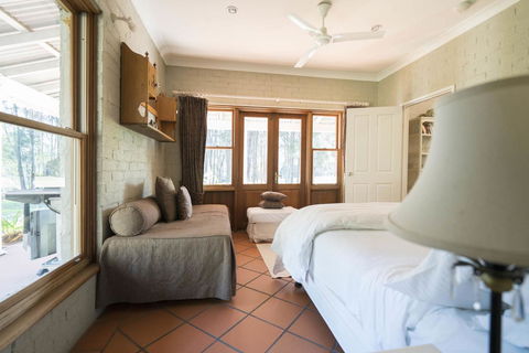 Thistle Hill Guesthouse - Walk To Many Wineries And Restaurants - Accommodation Gladstone 36