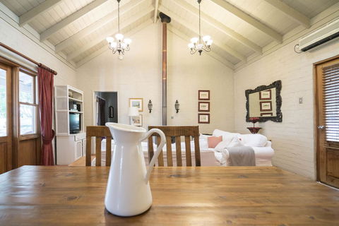 Thistle Hill Guesthouse - Walk To Many Wineries And Restaurants - Accommodation Gladstone 30