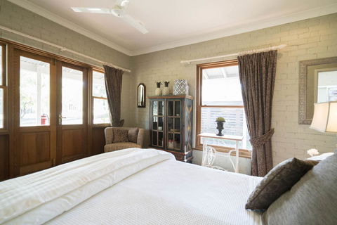 Thistle Hill Guesthouse - Walk To Many Wineries And Restaurants - Accommodation Gladstone 25