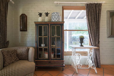 Thistle Hill Guesthouse - Walk To Many Wineries And Restaurants - Accommodation Gladstone 24