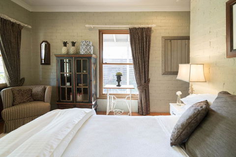 Thistle Hill Guesthouse - Walk To Many Wineries And Restaurants - Accommodation Gladstone 26