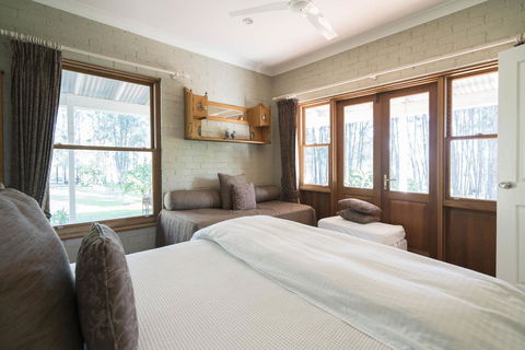 Thistle Hill Guesthouse - Walk To Many Wineries And Restaurants - Accommodation Gladstone 37