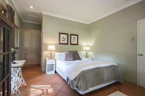 Thistle Hill Guesthouse - Walk To Many Wineries And Restaurants - Accommodation Gladstone 27