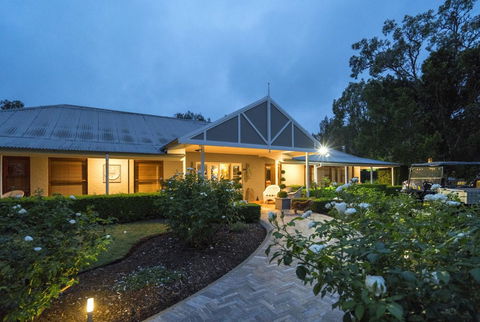 Thistle Hill Guesthouse - Walk To Many Wineries And Restaurants - Accommodation Gladstone 0