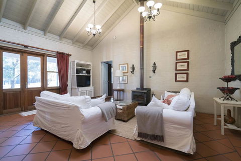 Thistle Hill Guesthouse - Walk To Many Wineries And Restaurants - Accommodation Gladstone 31