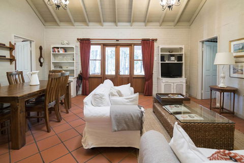 Thistle Hill Guesthouse - Walk To Many Wineries And Restaurants - Accommodation Gladstone 33
