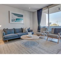 Oceanside Elegance At Superb Home Steps From Sand - Accommodation Gladstone