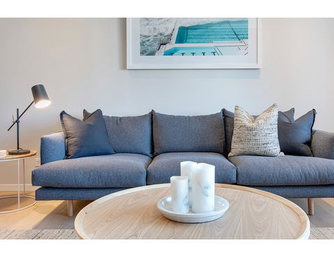 Oceanside Elegance At Superb Home Steps From Sand - Accommodation Gladstone 7