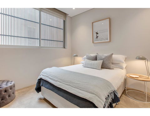 Oceanside Elegance At Superb Home Steps From Sand - Accommodation Gladstone 9
