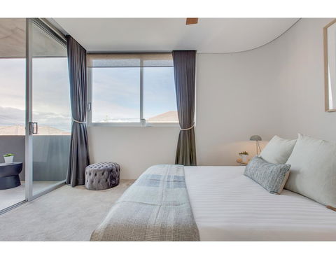 Oceanside Elegance At Superb Home Steps From Sand - Accommodation Gladstone 10