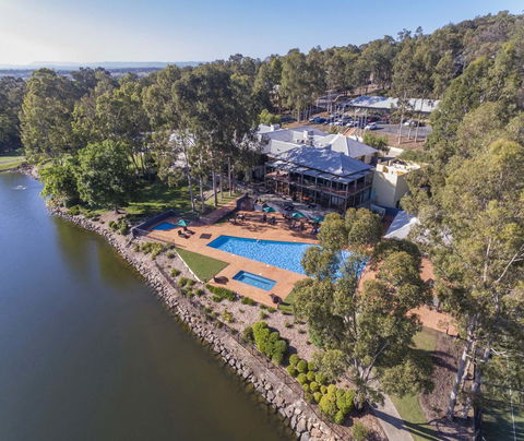 Oaks Cypress Lakes Resort - Accommodation Gladstone 0