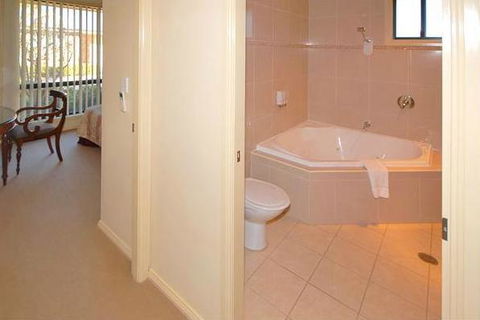 Potters Apartments - Accommodation Gladstone 12