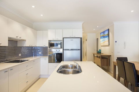 Beachfront 2 - Accommodation Gladstone 10
