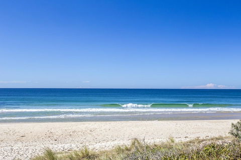 Beachfront 2 - Accommodation Gladstone 2