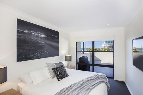 Beachfront 2 - Accommodation Gladstone 12