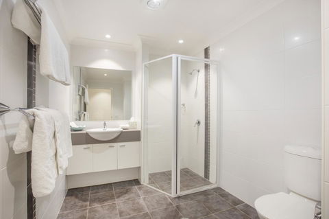 Beachfront 2 - Accommodation Gladstone 18
