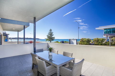Beachfront 2 - Accommodation Gladstone 0