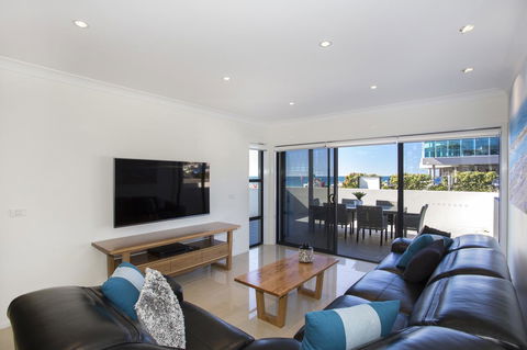Beachfront 2 - Accommodation Gladstone 3