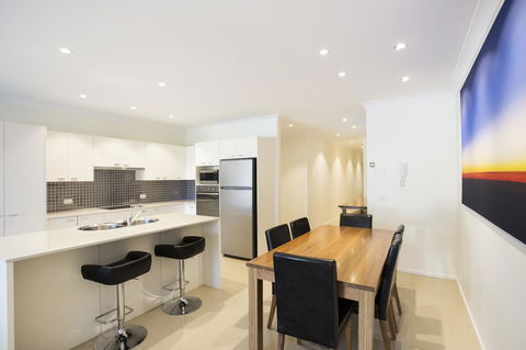 Beachfront 2 - Accommodation Gladstone 8