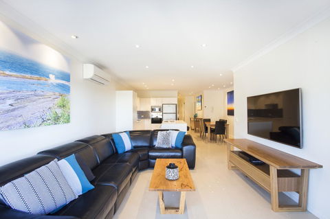 Beachfront 2 - Accommodation Gladstone 9