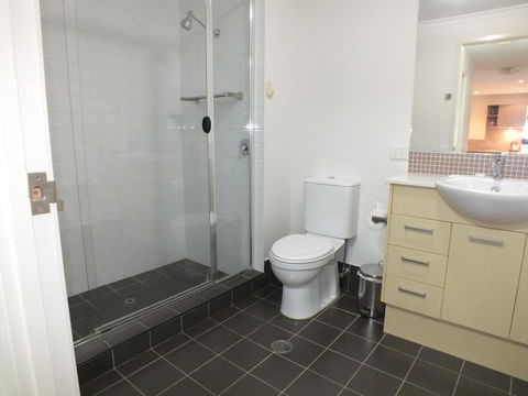 Pacific Marina Apartments - Accommodation Gladstone 12