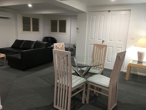 Arena Blanca Studio Apartment - Accommodation Gladstone 14