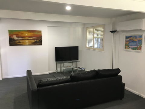 Arena Blanca Studio Apartment - Accommodation Gladstone 7