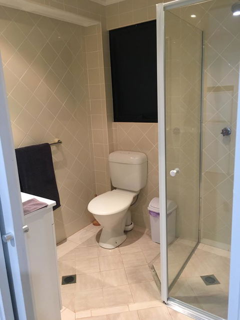 Arena Blanca Studio Apartment - Accommodation Gladstone 5