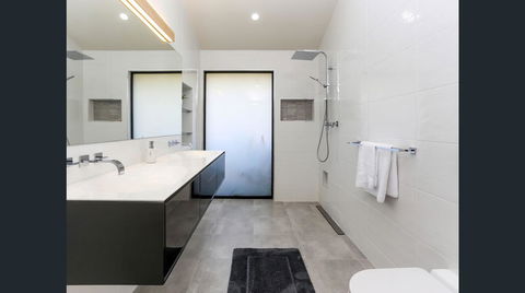 Wine Country Villas - Accommodation Gladstone 8