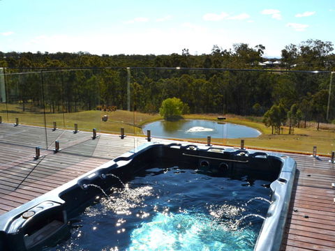 Wine Country Villas - Accommodation Gladstone 9