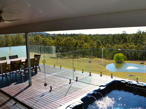 Wine Country Villas - Accommodation Gladstone 11