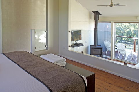 Wine Country Villas - Accommodation Gladstone 23