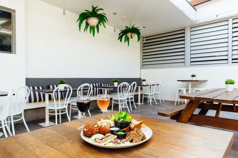 Coniston Hotel Wollongong - Accommodation Gladstone 10
