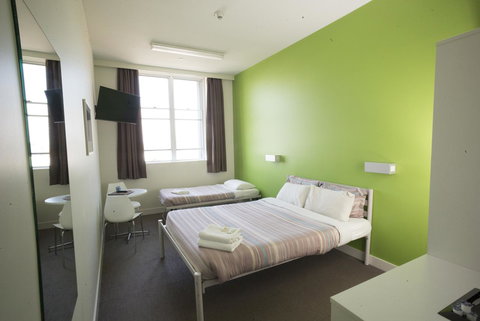 YHA Sydney Harbour - Accommodation Gladstone 2
