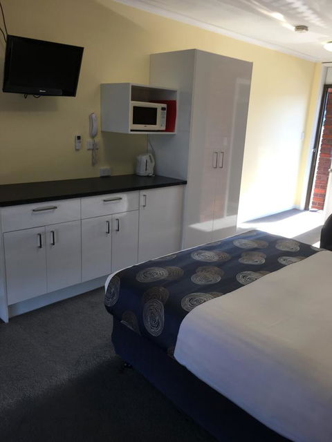 Pelican Motor Inn - Accommodation Gladstone 1