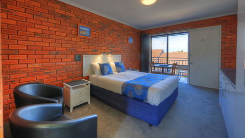 Pelican Motor Inn - Accommodation Gladstone 2