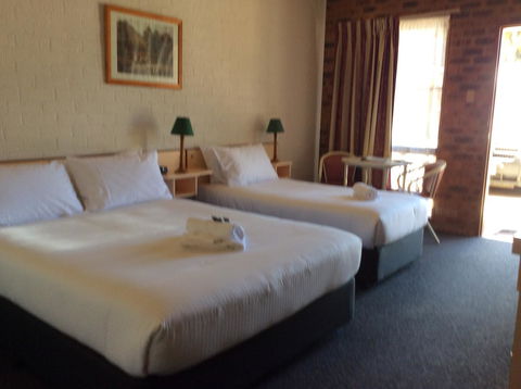 Bega Downs Motor Inn - Accommodation Gladstone 2
