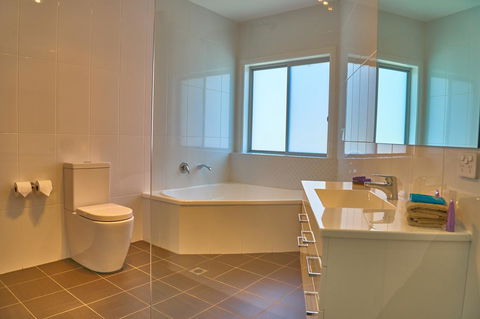 Hunter Oasis - Accommodation Gladstone 27
