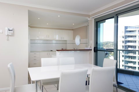 Sails Apartments - Accommodation Gladstone 3