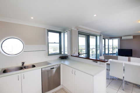Sails Apartments - Accommodation Gladstone 2