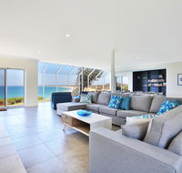 Neptune - Absolute Beachfront - Accommodation Gladstone