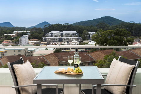 Oaks Nelson Bay Lure Suites - Accommodation Gladstone 5