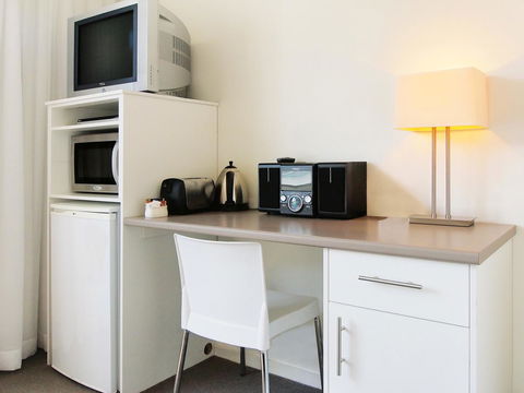 Oaks Nelson Bay Lure Suites - Accommodation Gladstone 12