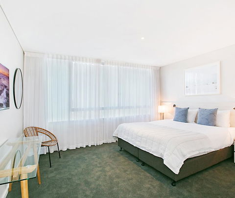 Oaks Nelson Bay Lure Suites - Accommodation Gladstone 2