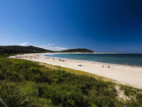 Oaks Nelson Bay Lure Suites - Accommodation Gladstone 4